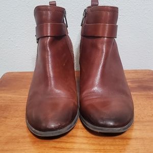 Vince Camuto Leather Bootie Size 8